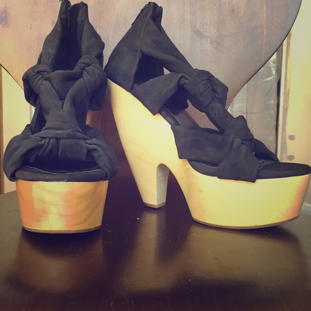 ⭐️Deena & Ozzie platform sandals⭐️